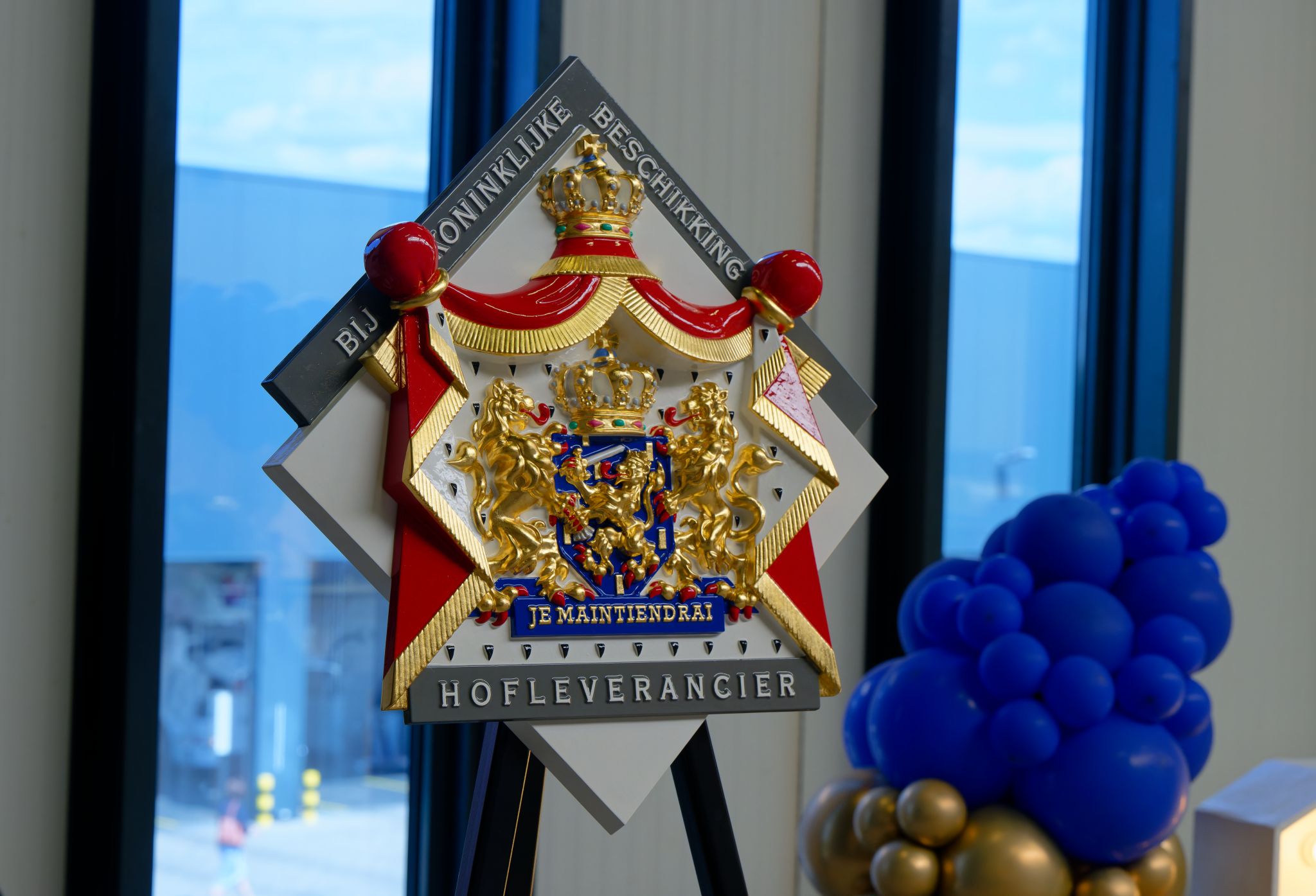 Consmema 100 jaar - Predicaat Hofleverancier