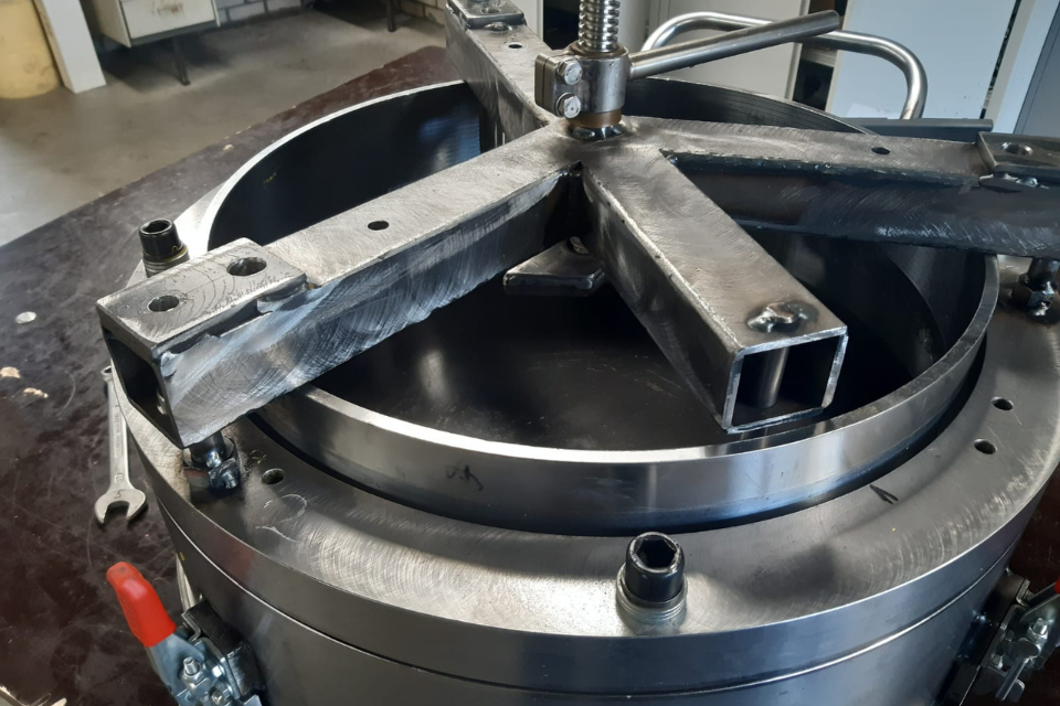 Frame voor putdeksel mal, gelast door Consmema in Hatterbroek